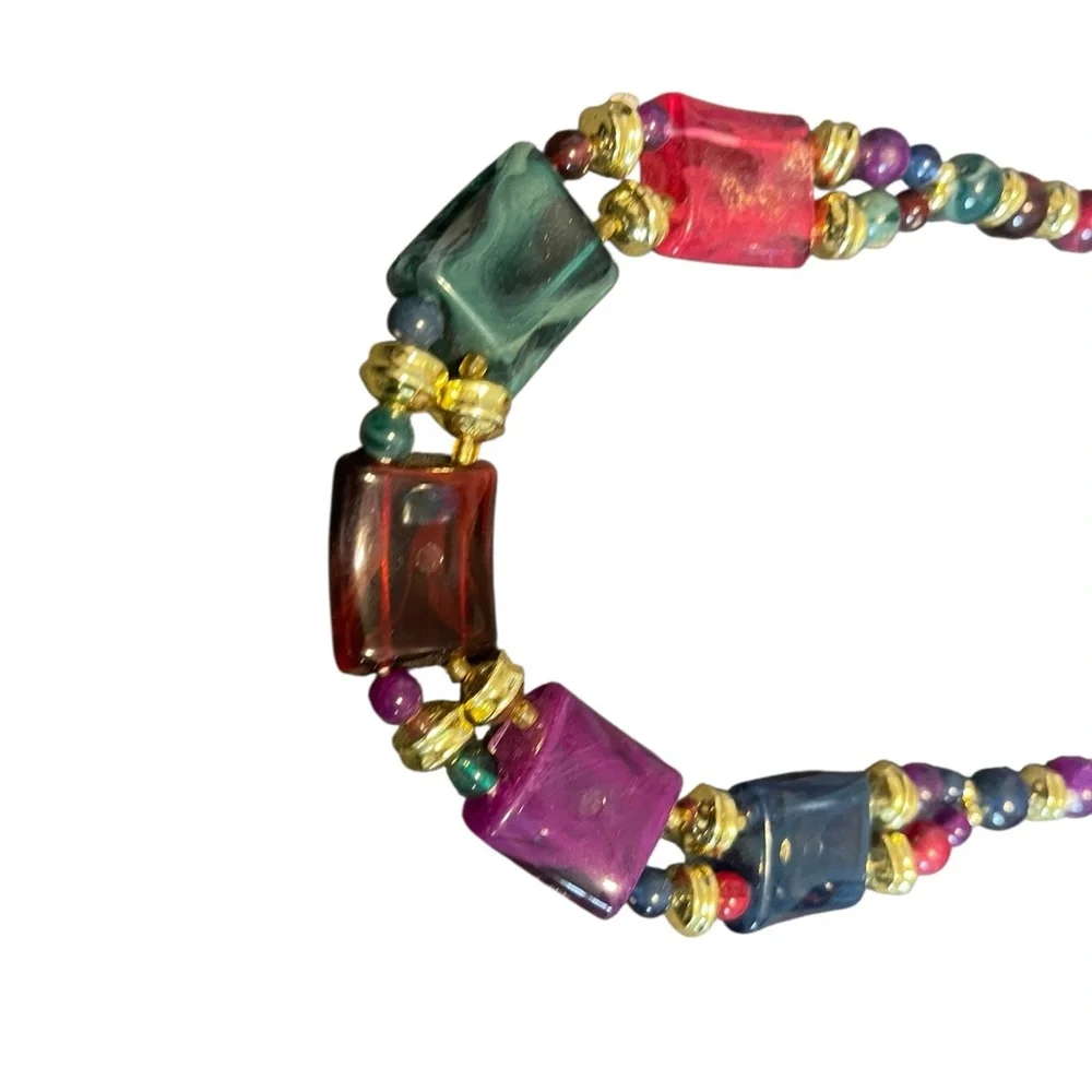 Elegant Multicolor Beaded Necklace - Picture 2 of 2